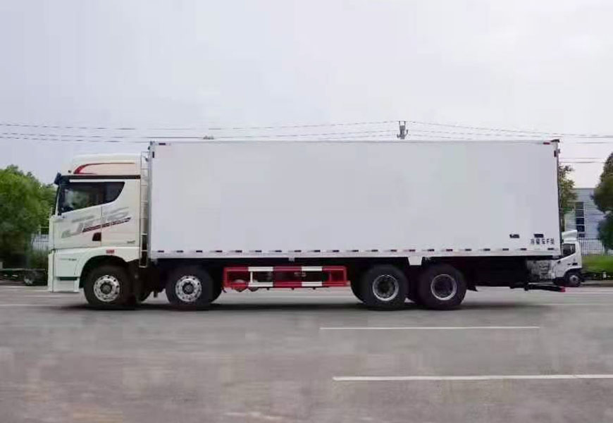 解放JH6領(lǐng)航 9.6米高頂雙臥冷藏車(chē)(國(guó)六)
